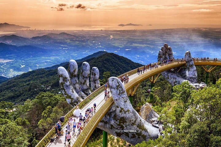 Golden Bridge & Ba Na Hills: Private Day Tour with Chauffeur