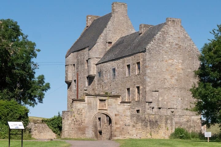 Outlander Filming Locations Day Tour from Edinburgh: Lallybroch, Doune & Luss