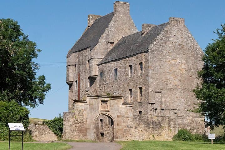 Private Outlander Tour to Lallybroch, Doune & Linlithgow — Day Trip from Edinburgh