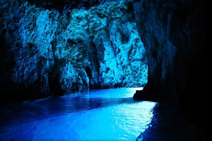 Blue Cave & Hvar: Five-Island Day Tour from Split