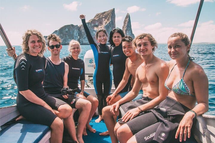 Full-Day Kicker Rock Adventure: Snorkel with Hammerheads off San Cristóbal