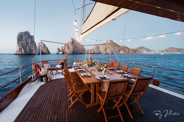 Private Luxury Yacht Cruise on Tu Enamorado in Cabo San Lucas Bay photo 3