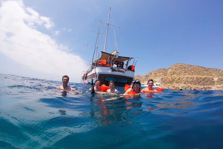 Private Luxury Yacht Cruise on Tu Enamorado in Cabo San Lucas Bay photo 4