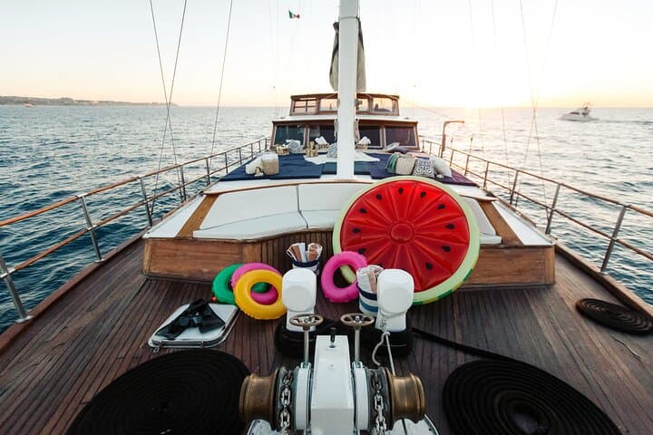 Private Luxury Yacht Cruise on Tu Enamorado in Cabo San Lucas Bay photo 5