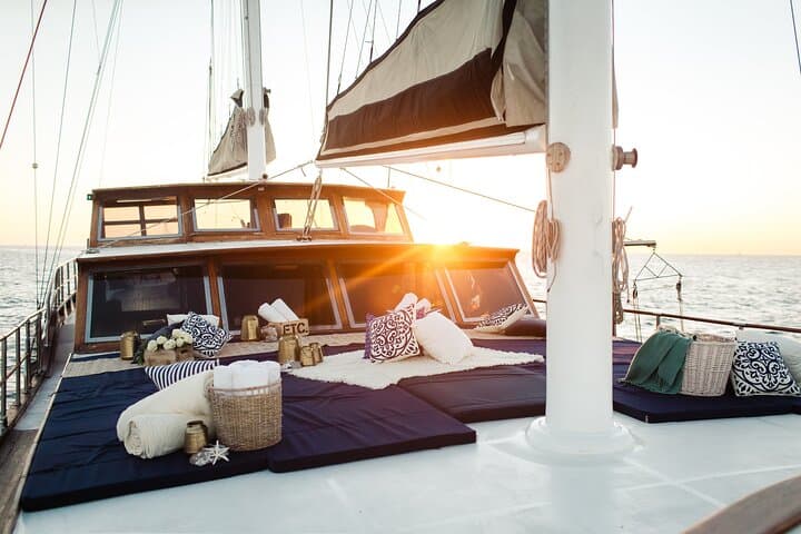 Private Luxury Yacht Cruise on Tu Enamorado in Cabo San Lucas Bay photo 6