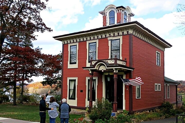 Stillwater River Bluff Riding & Main Street Walking Tour
