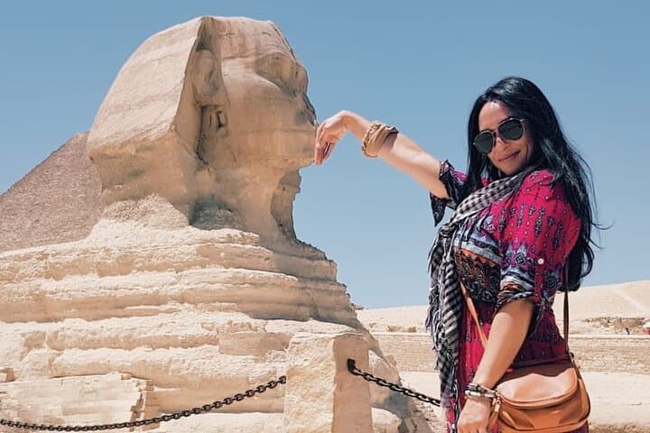 Private Giza Pyramids Tour: 30-Minute Camel Ride & Lunch with Egyptologist