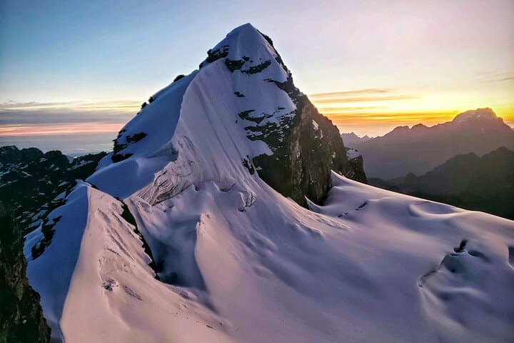 3 Days Pequeño Alpamayo: Glacier Training and Summit in the Cordillera Real
