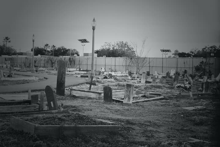 New Orleans Night Cemetery Bus Tour with Exclusive After-Hours Access photo 5