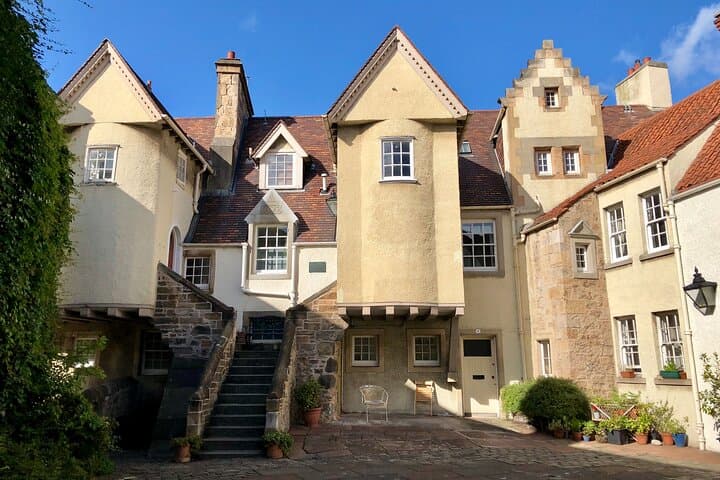 Private Old Town Edinburgh Walking Tour: Royal Mile History & Hidden Gems photo 2