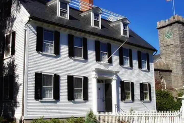 Ghosts of Salem Walking Tour: Haunted History & Family-Friendly Night Walk photo 2