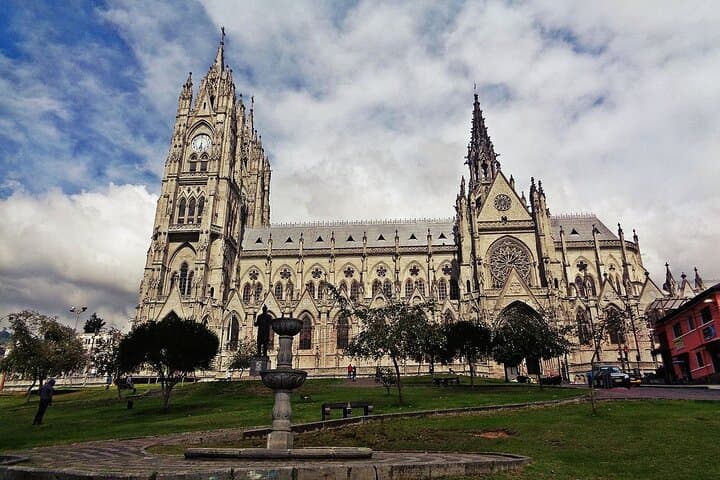 Quito Old Town Walking Tour: Market, History & Ecuadorian Ice Cream photo 3