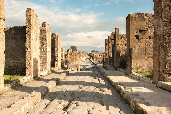 Pompeii Day Tour: Guided Visit to the Archaeological Site from Naples