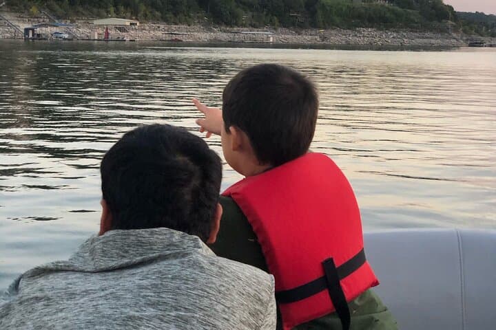 Lake Travis Fireworks Cruise from Hurst Harbor: Small-Group Boat Experience photo 6