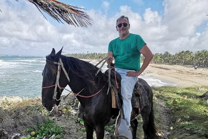 Horseback Ride to El Limón Beach — Punta Cana Guided Beach Tour photo 3