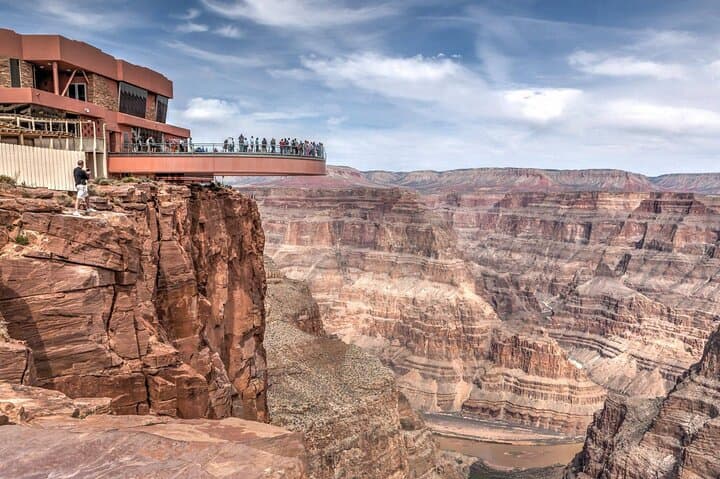 Helicopter to Grand Canyon West from Las Vegas: Skywalk & Hoover Dam Aerial Tour