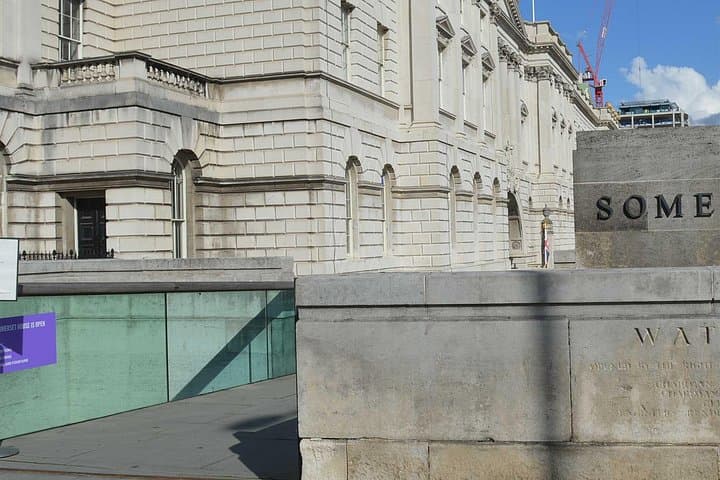 Walk in 007s Footsteps: James Bond Self-Guided Audio Tour in London photo 5