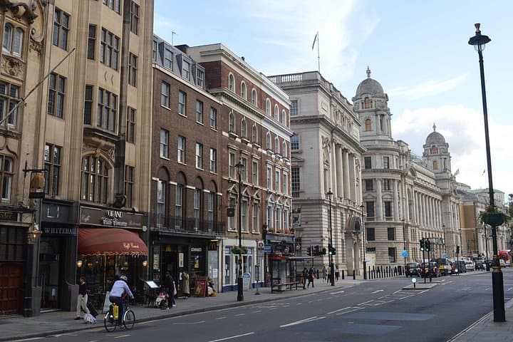 Walk in 007s Footsteps: James Bond Self-Guided Audio Tour in London