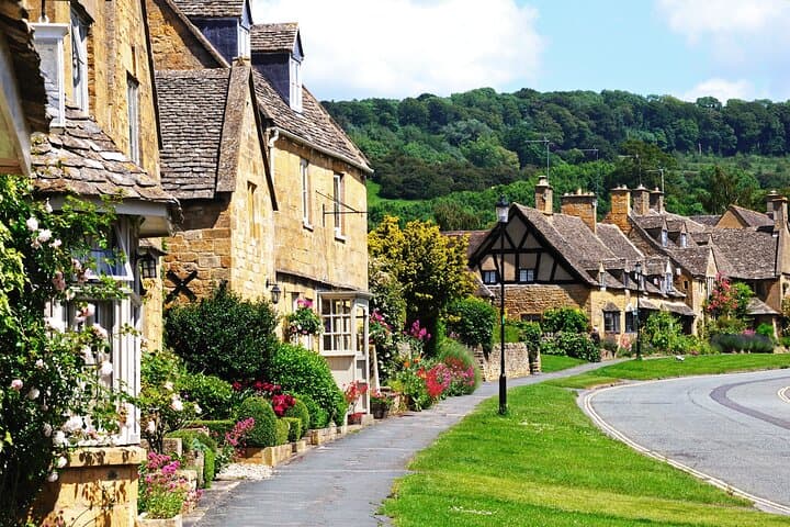 Day Trip from Brighton: Stratford-upon-Avon & Cotswolds Coach Tour