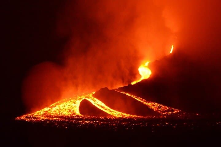 Hike Pacaya Volcano from Puerto Quetzal — Private One-Day Guided Trek photo 4