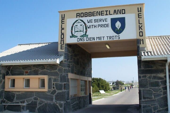 Robben Island Ferry & Museum Tour with Cape Town Diamond Museum