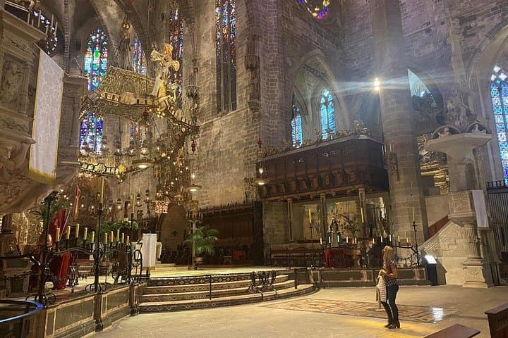 Palma Old Town, Cathedral & Bay Cruise: Private 4-Hour Walking and Boat Tour photo 4