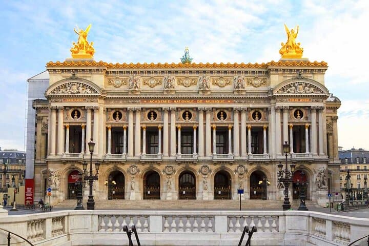 Welcome to Paris: 2.5-Hour Highlights Walking Tour of Monuments & Culture photo 4