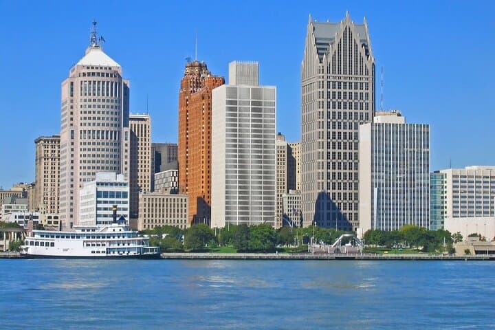 Luxury private transfer from DTW to downtown Detroit photo 5