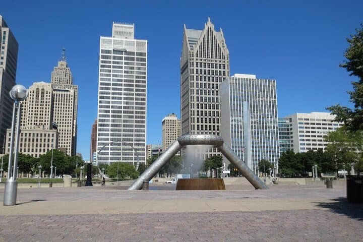 Luxury private transfer from DTW to downtown Detroit photo 3