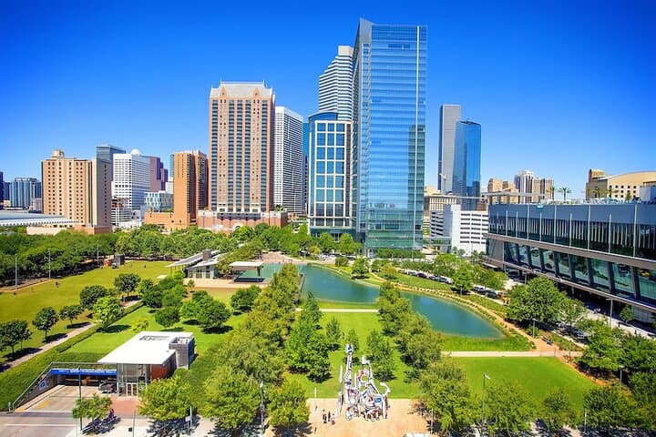 IAH Arrival Private Transfer — Luxury SUV from George Bush Airport to Houston photo 4