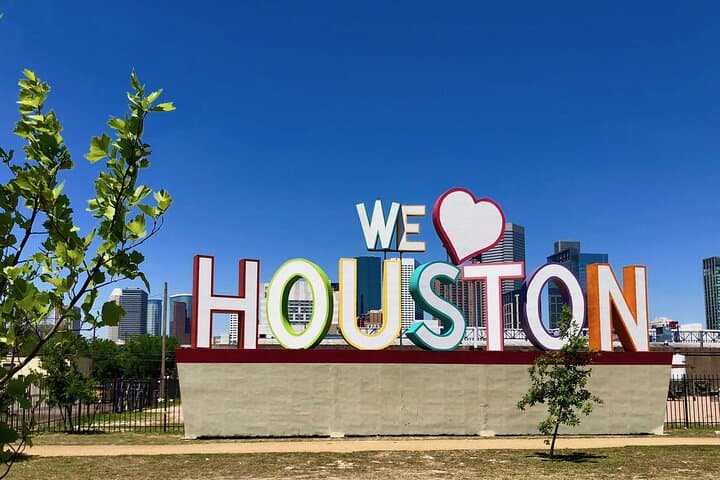 IAH Arrival Private Transfer — Luxury SUV from George Bush Airport to Houston photo 3