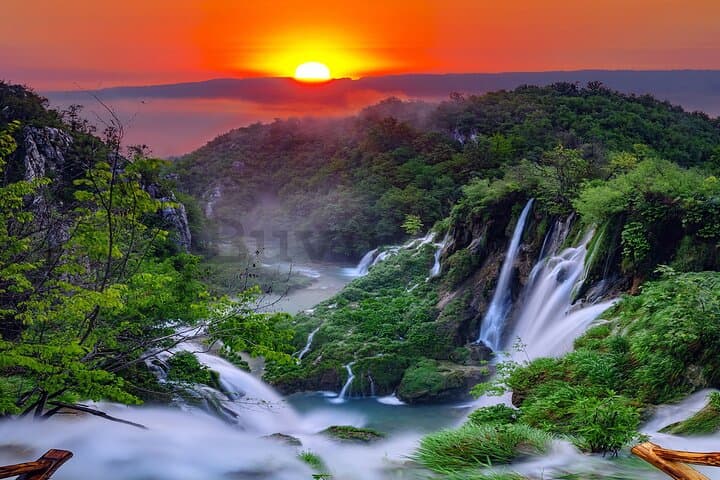 Private Day Trip to Plitvice Lakes from Dubrovnik: UNESCO Waterfalls and Karst Lakes photo 3