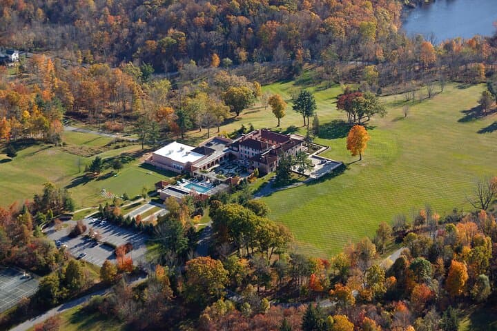 Helicopter Engagement to Glenmere Mansion: Private NYC-to-Hudson-Valley Proposal photo 3