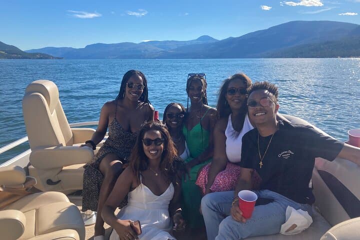 Private Okanagan Pontoon Boat Tour with Lunch in Kelowna photo 6