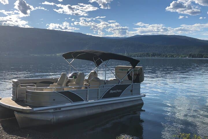 Private Okanagan Pontoon Boat Tour with Lunch in Kelowna photo 2