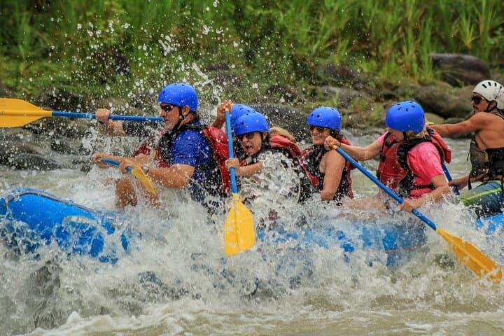 Naranjo River Whitewater Rafting from Manuel Antonio — Class III–IV Adventure photo 5