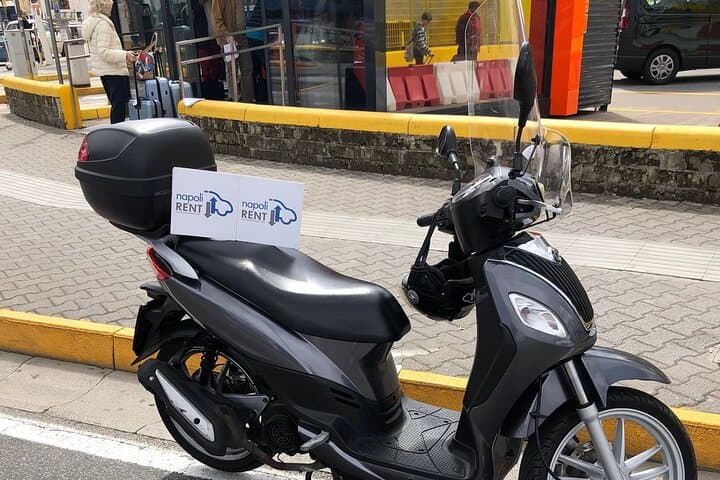 Scooter Tour in Naples: Ride From Piazza del Plebiscito to Posillipo photo 2