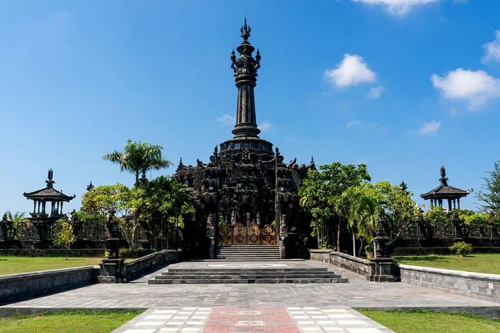 Denpasar History Walk: Private Bali Museum & Bajra Sandhi Monument Tour photo 5