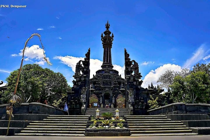 Denpasar History Walk: Private Bali Museum & Bajra Sandhi Monument Tour photo 6