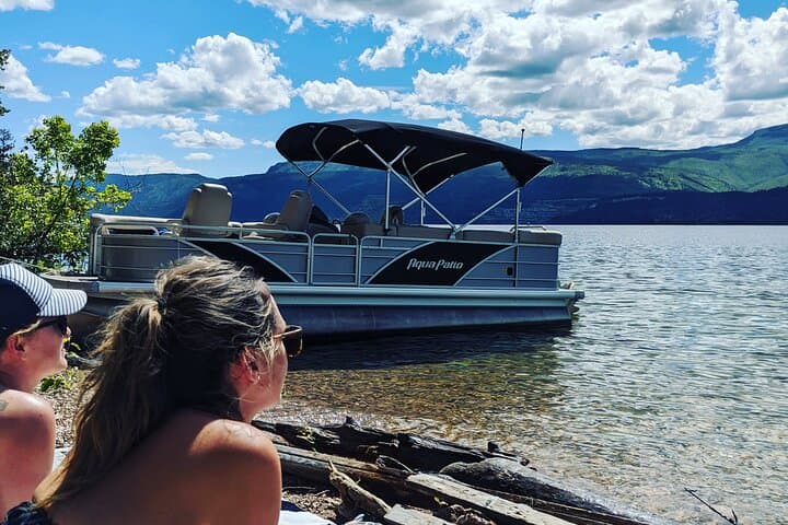 Private Okanagan Pontoon Boat Tour with Lunch in Kelowna photo 5