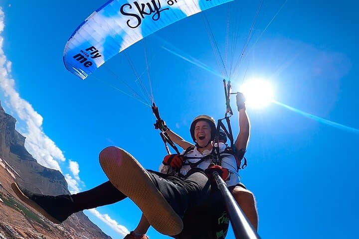 Acrobatic Paragliding with Spanish Champion in Tenerife — Tandem Aerobatic Flight photo 3