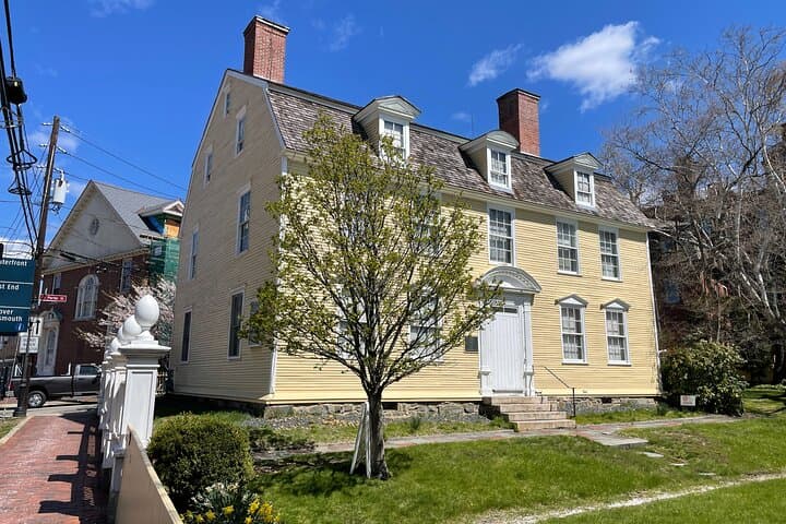 Portsmouth Self-Guided Haunted Walking Tour — GPS & EMF App photo 6