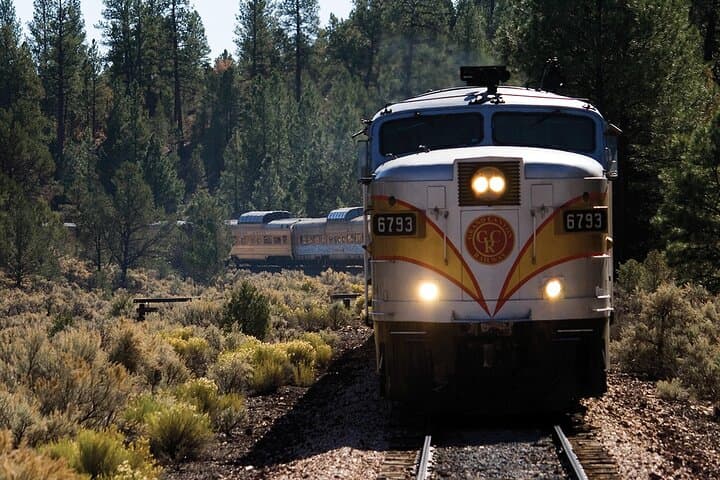 Grand Canyon Coach and Railroad Excursion from Flagstaff: Scenic Rail Journey and South Rim Tour