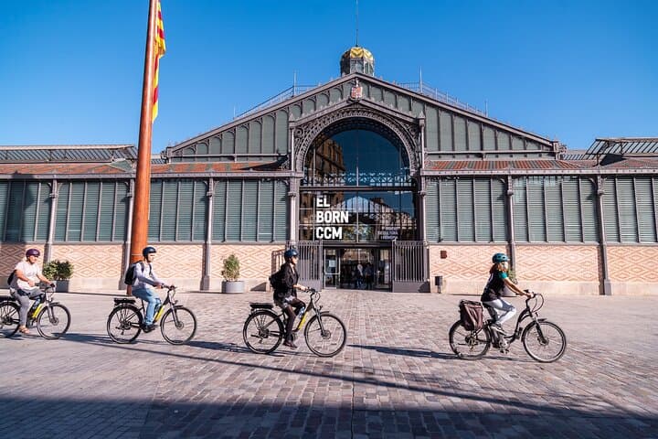 Cycle Barcelona: Gaudí, Beaches & Born — 3-Hour Sightseeing Bike Tour photo 2
