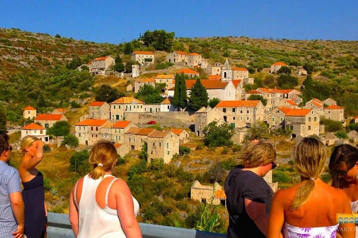 Hvar Half-Day Wine Tour: Two Wineries & Local Delicacies
