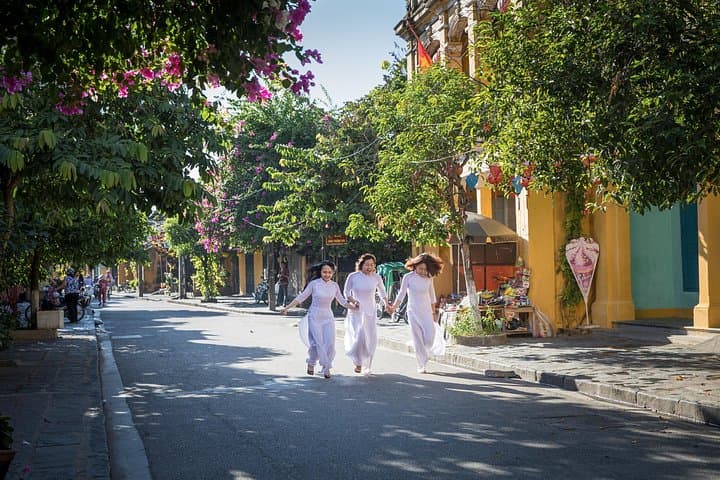 Marble Mountains and Hoi An Day Tour: Caves, Pagodas & Ancient Streets photo 4
