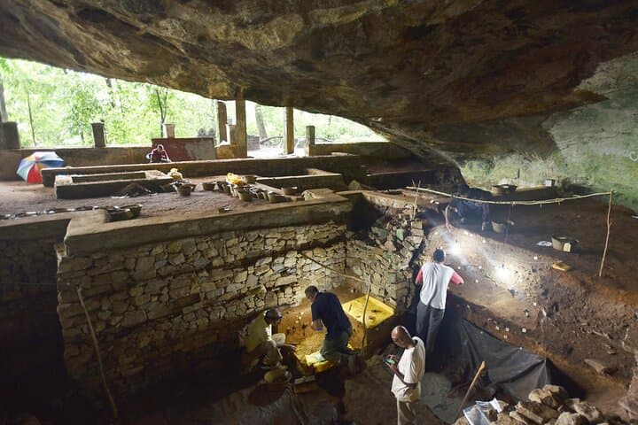 Exploring Belilena Cave: Day Tour from Colombo to Kitulgala photo 2