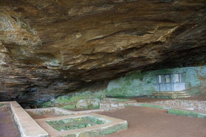 Exploring Belilena Cave: Day Tour from Colombo to Kitulgala photo 5