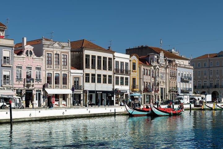 Glide the Moliceiro: 45-Minute Classic Boat Tour on the Ria de Aveiro photo 2