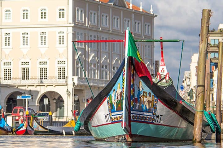 Glide the Moliceiro: 45-Minute Classic Boat Tour on the Ria de Aveiro photo 3